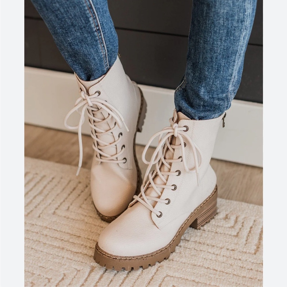 Blowfish Cream Lace-Up Lug Ankle Boots